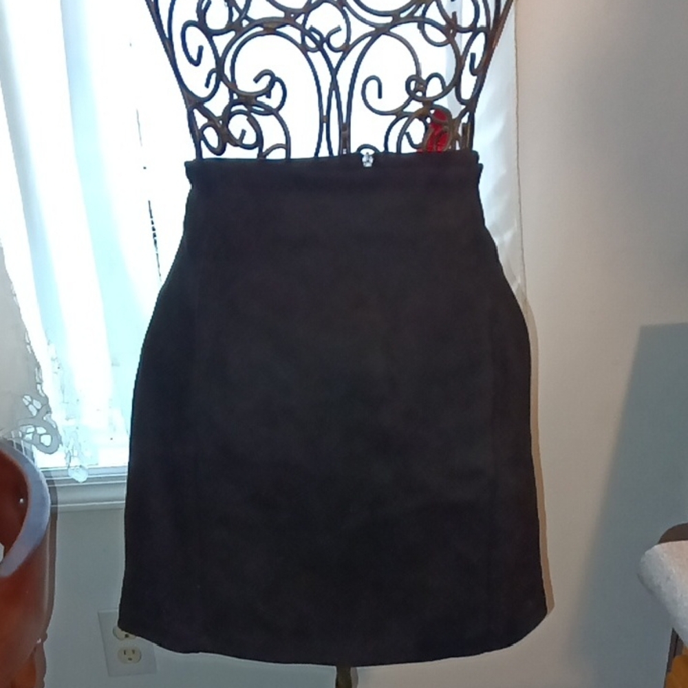 iris Black Mini Skirt